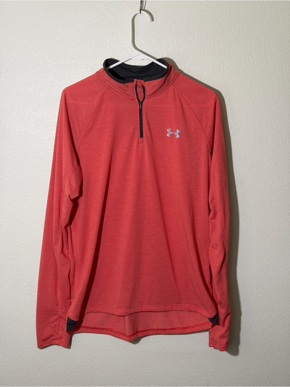 Under Armour Top Men’s Sz Large Quarter Zip Thumbhole Fitted Heatgear Running